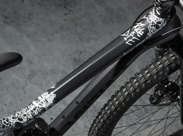 Dyedbro Ride or Die protezione telaio MTB nera opaca