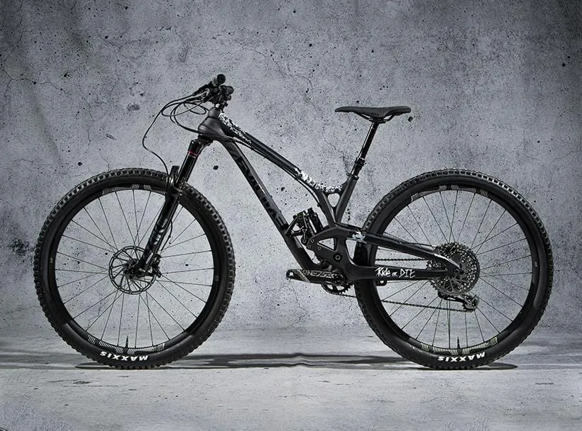 Dyedbro Ride or Die protezione telaio MTB nera opaca