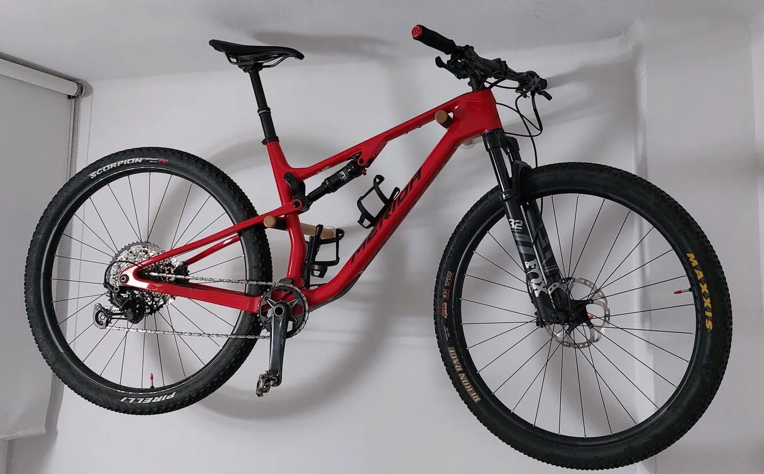 Borgen supporto bici parete legno nero 27 cm