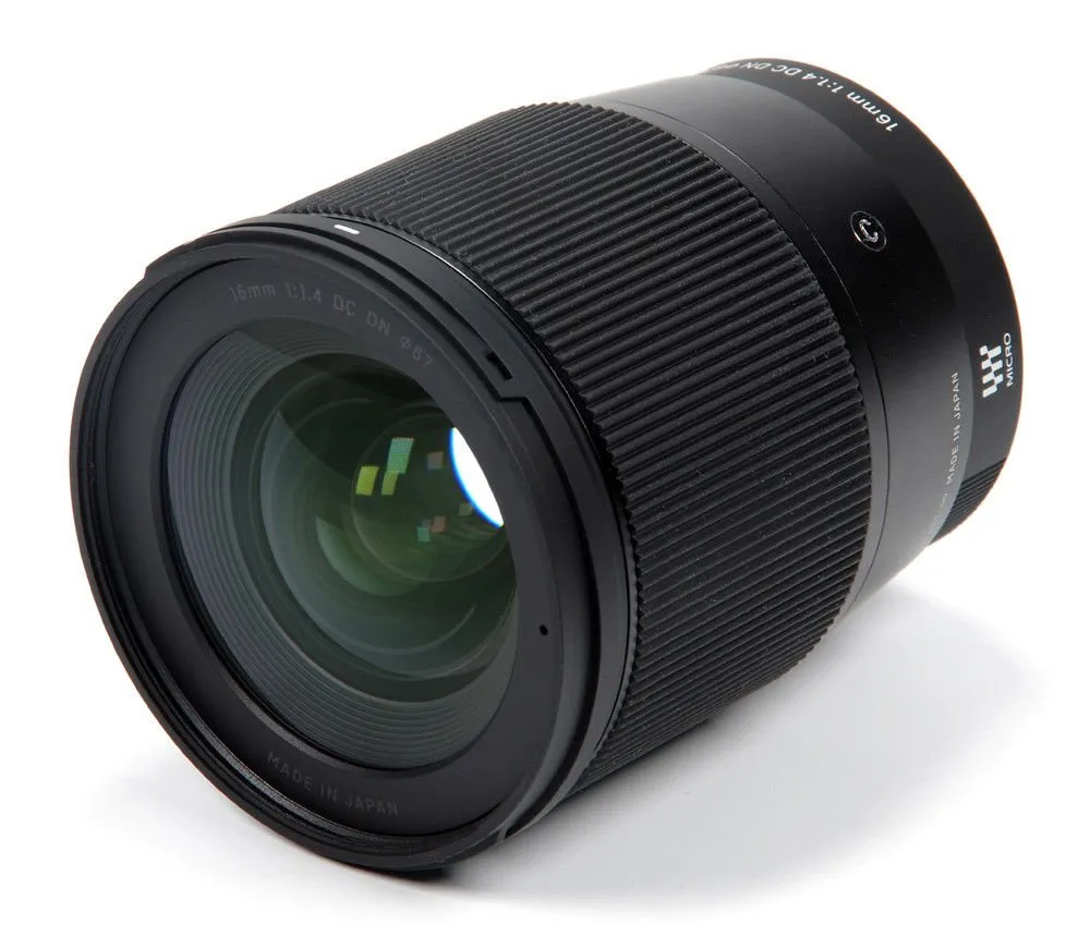 Sigma 16mm F1.4 DC DN Contemporary obiettivo Sony E