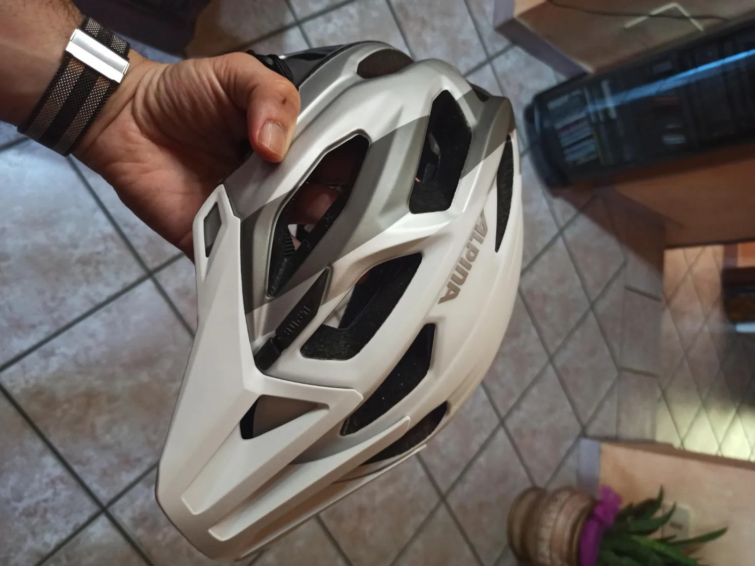 Alpina Garbanzo casco mtb enduro visiera trail ventilato