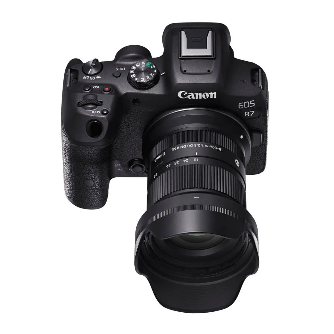 Sigma Contemporary 18-50mm F2.8 DC DN obiettivo Canon RF luminoso