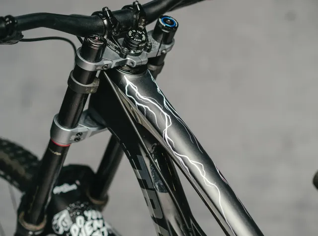 Dyedbro Lightning pellicola telaio bici opaca