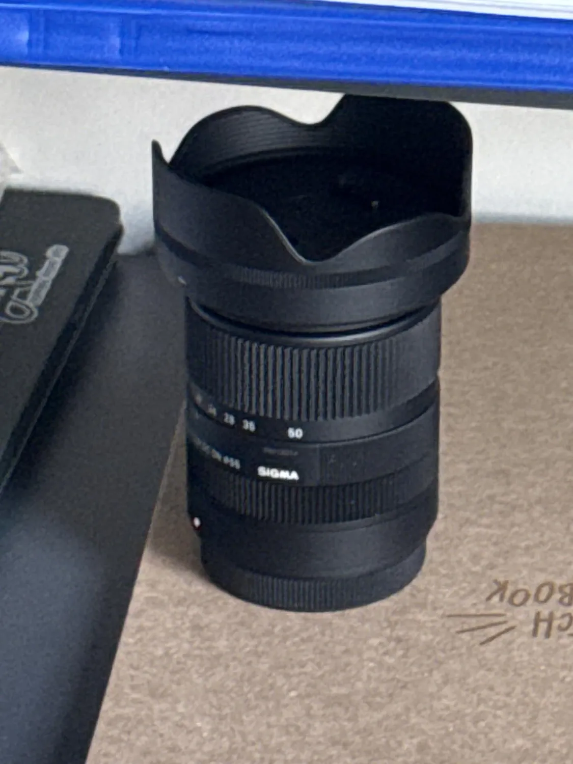 Sigma Contemporary 18-50mm F2.8 DC DN obiettivo Canon RF luminoso