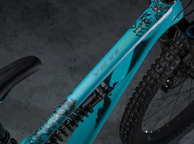 Dyedbro Ride or Die protezione telaio MTB nera opaca