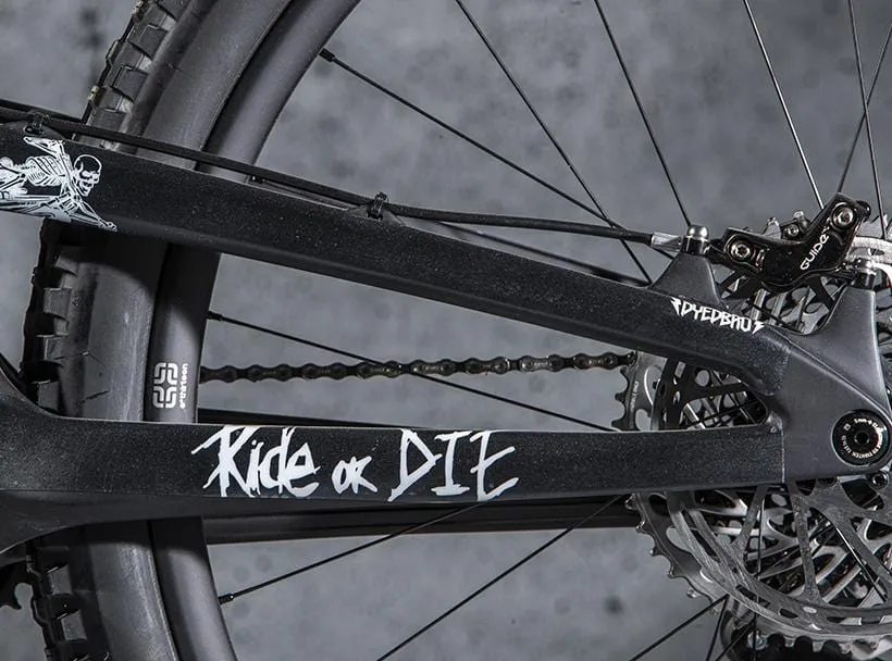 Dyedbro Ride or Die protezione telaio MTB nera opaca