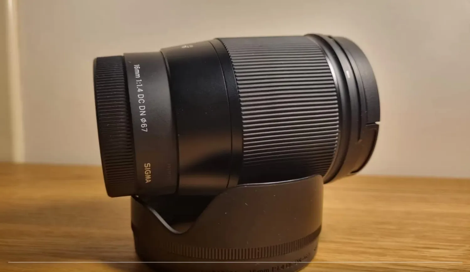 Sigma 16mm F1.4 DC DN Contemporary obiettivo Sony E